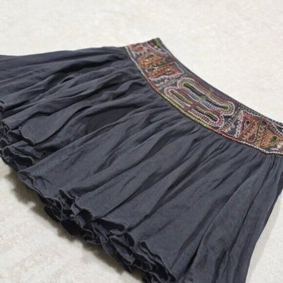 Free People ✦ Boho Charcoal Grey Mini Skirt ✦ Embellished Waistband XS EUC - Picture 7 of 8